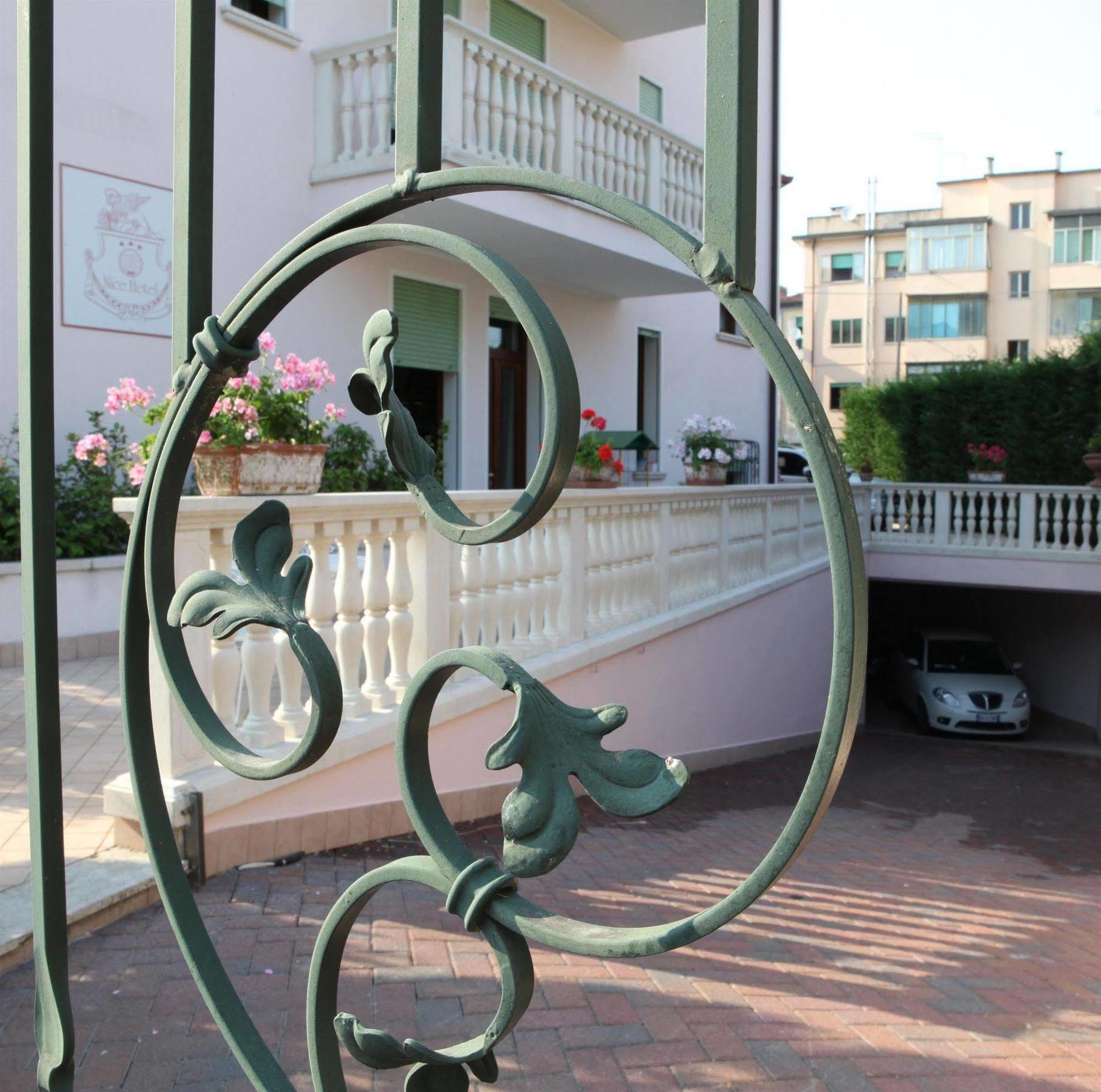 Nice Hotel Hotel 3*