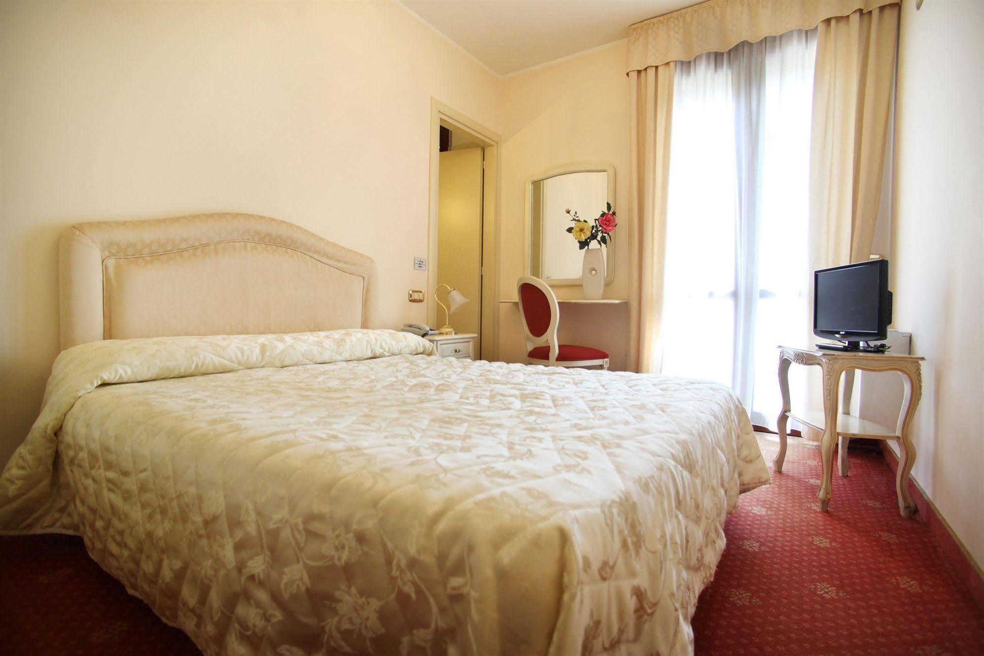 Nice Hotel Hotel 3*